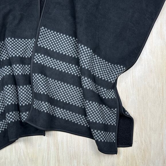 Ike Behar Black Fleece Poncho Wrap Shawl Reversible Soft Cozy Minimalist OS - Picture 3 of 13